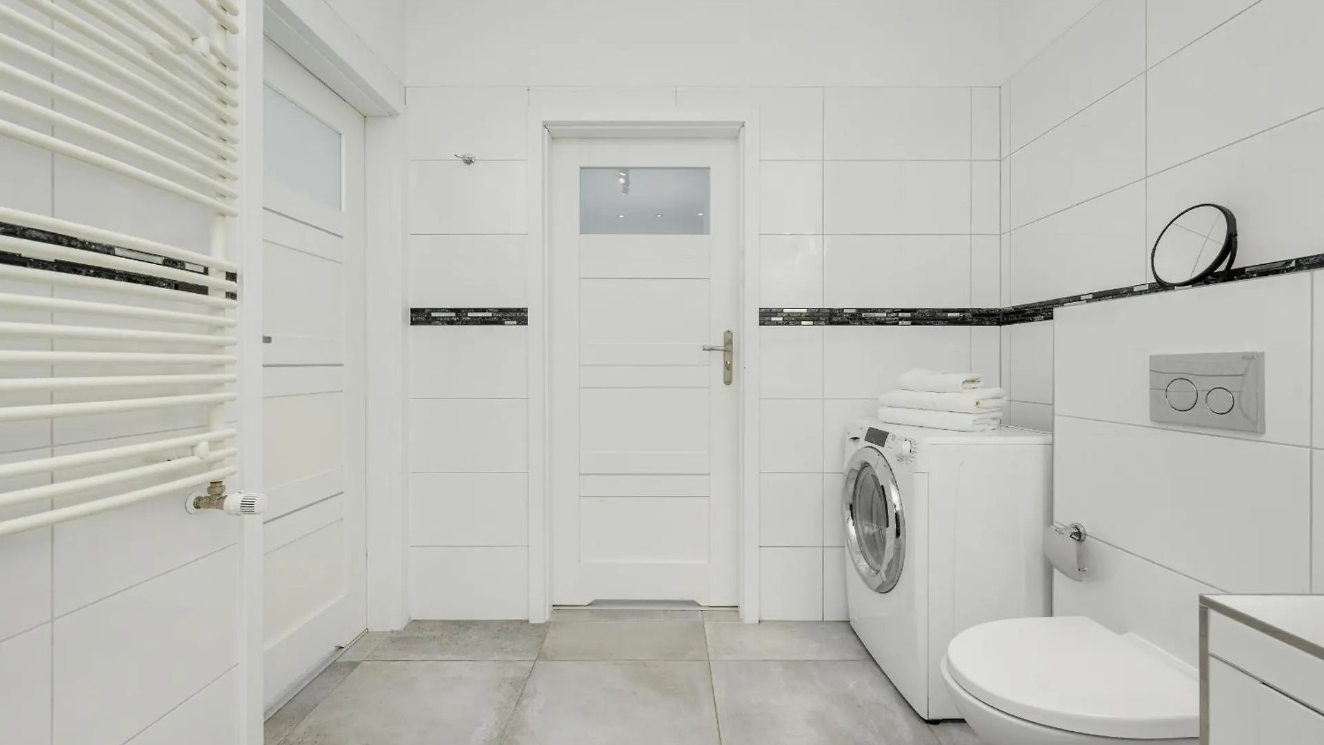 Wroclaw Center Apartment Close To The Market And Park With Parking & Air Conditioning By Renters Prestige Polska