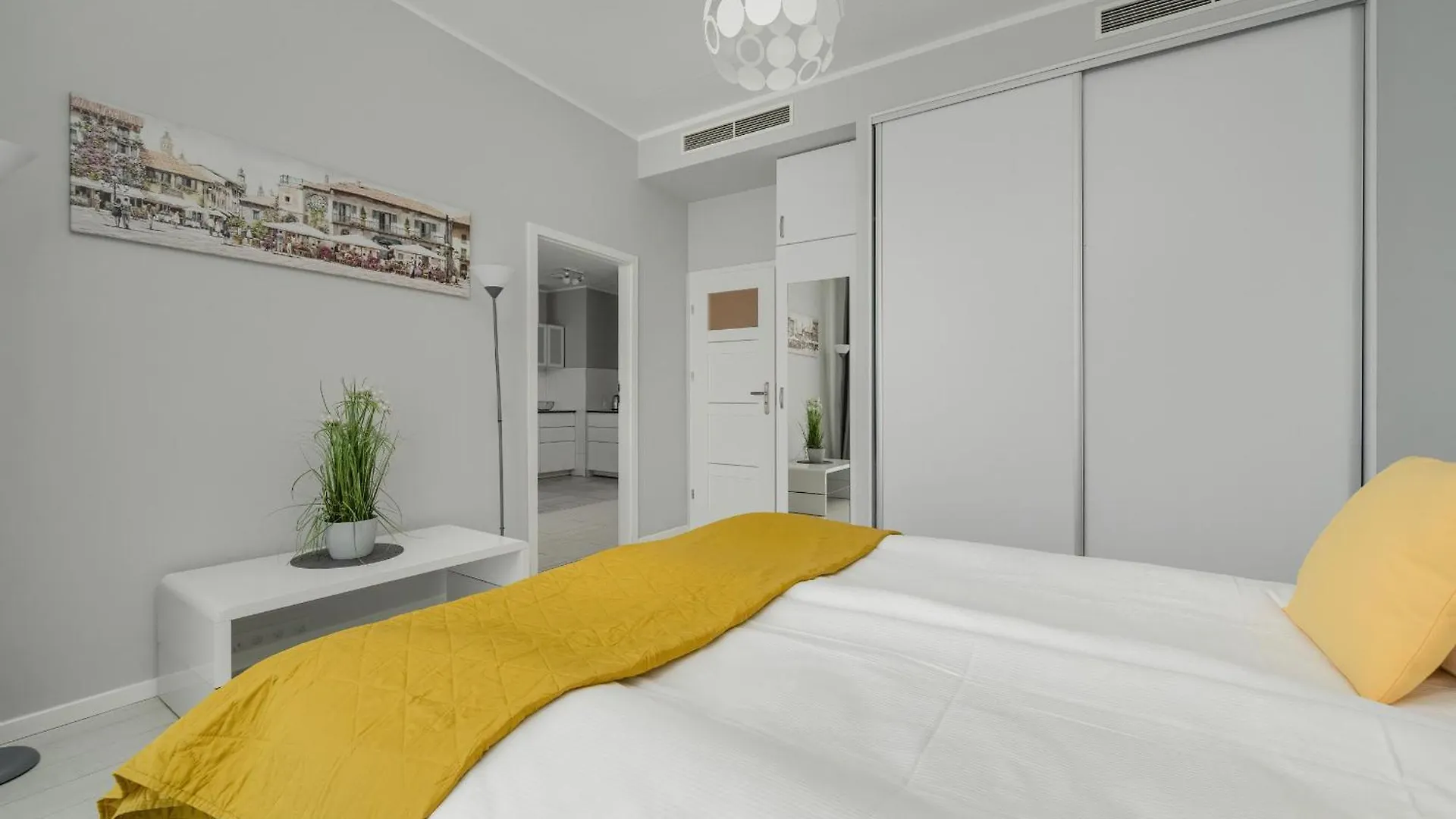 Wroclaw Center Apartment Close To The Market And Park With Parking & Air Conditioning By Renters Prestige Polska