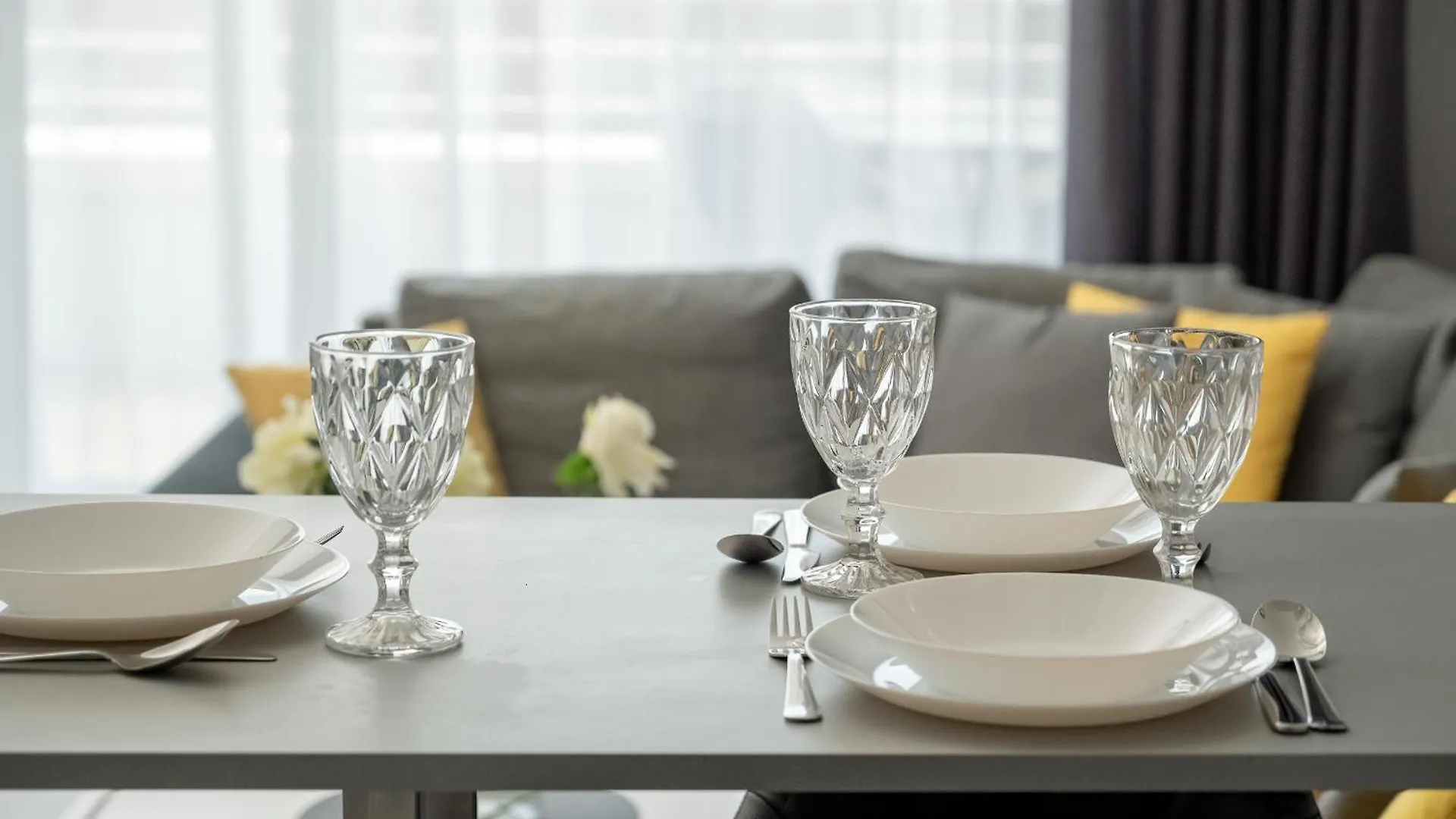 Wroclaw Center Apartment Close To The Market And Park With Parking & Air Conditioning By Renters Prestige Polska