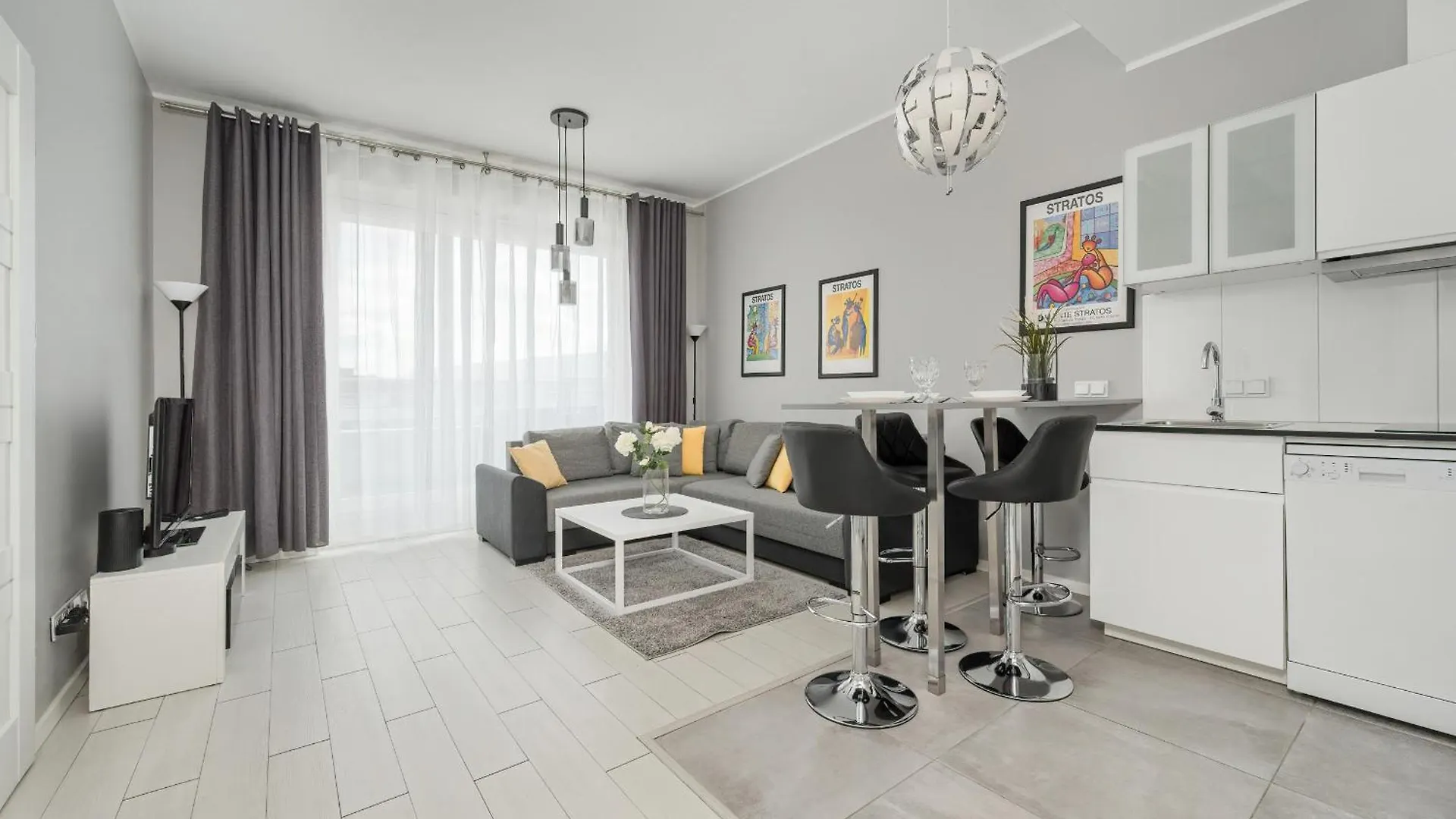 Wroclaw Center Apartment Close To The Market And Park With Parking & Air Conditioning By Renters Prestige