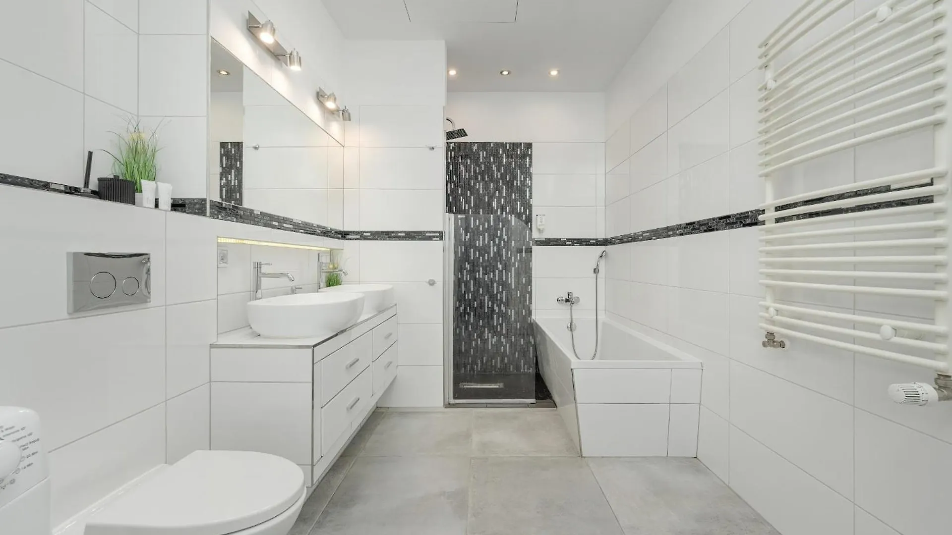 Wroclaw Center Apartment Close To The Market And Park With Parking & Air Conditioning By Renters Prestige 0*,  Polska